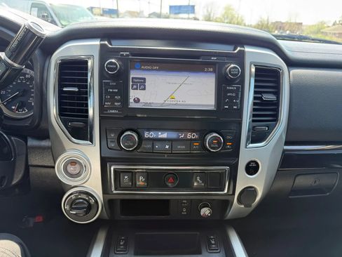 Used 2018 Nissan Titan SV w/ SV Convenience Package image 16