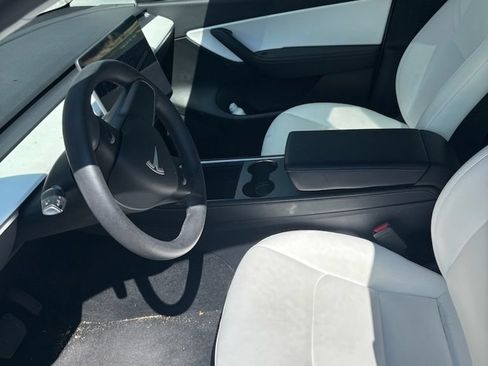 Used 2021 Tesla Model Y Long Range AWD/4WD image 4