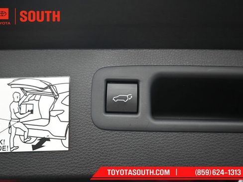 Used 2023 Toyota Highlander Limited AWD/4WD image 34