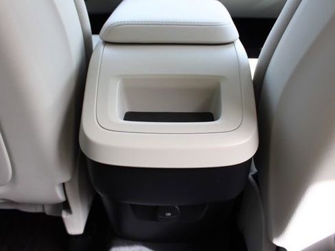 Certified 2023 Volvo XC60 B5 Plus AWD/4WD image 21