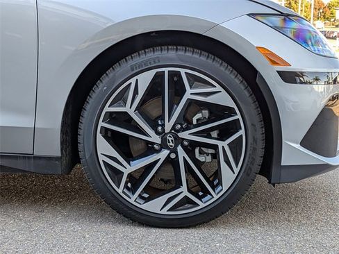 Used 2025 Hyundai Ioniq 6 SEL image 7