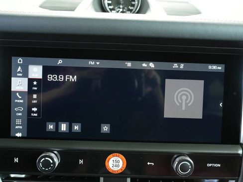 Certified 2025 Porsche Macan AWD/4WD image 18