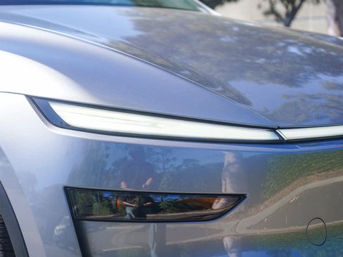 Used 2026 Tesla Model Y 2WD image 10
