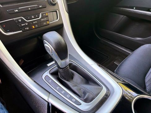 Used 2016 Ford Fusion SE FWD image 18