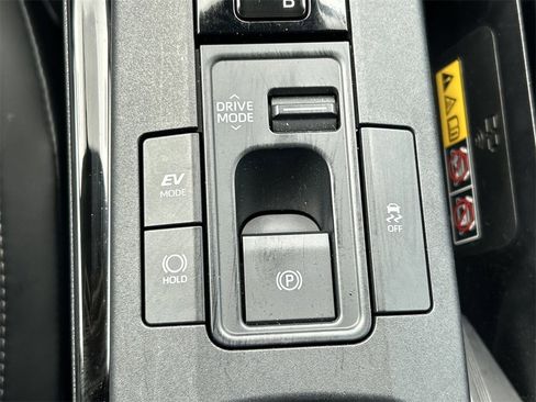 Used 2024 Toyota Prius Limited image 31