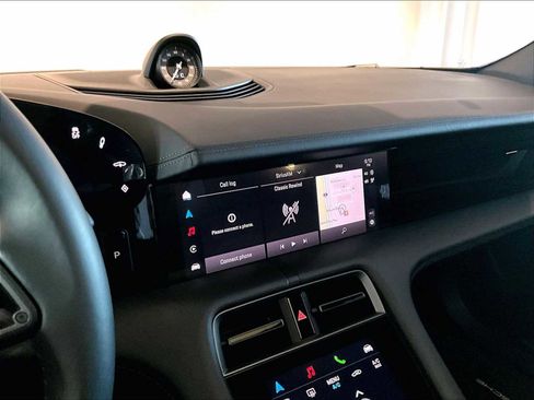 Used 2025 Porsche Taycan image 19