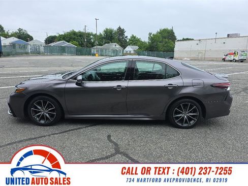 Used 2022 Toyota Camry XSE image 8