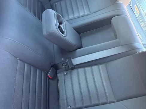 Used 2010 Dodge Challenger SE image 15