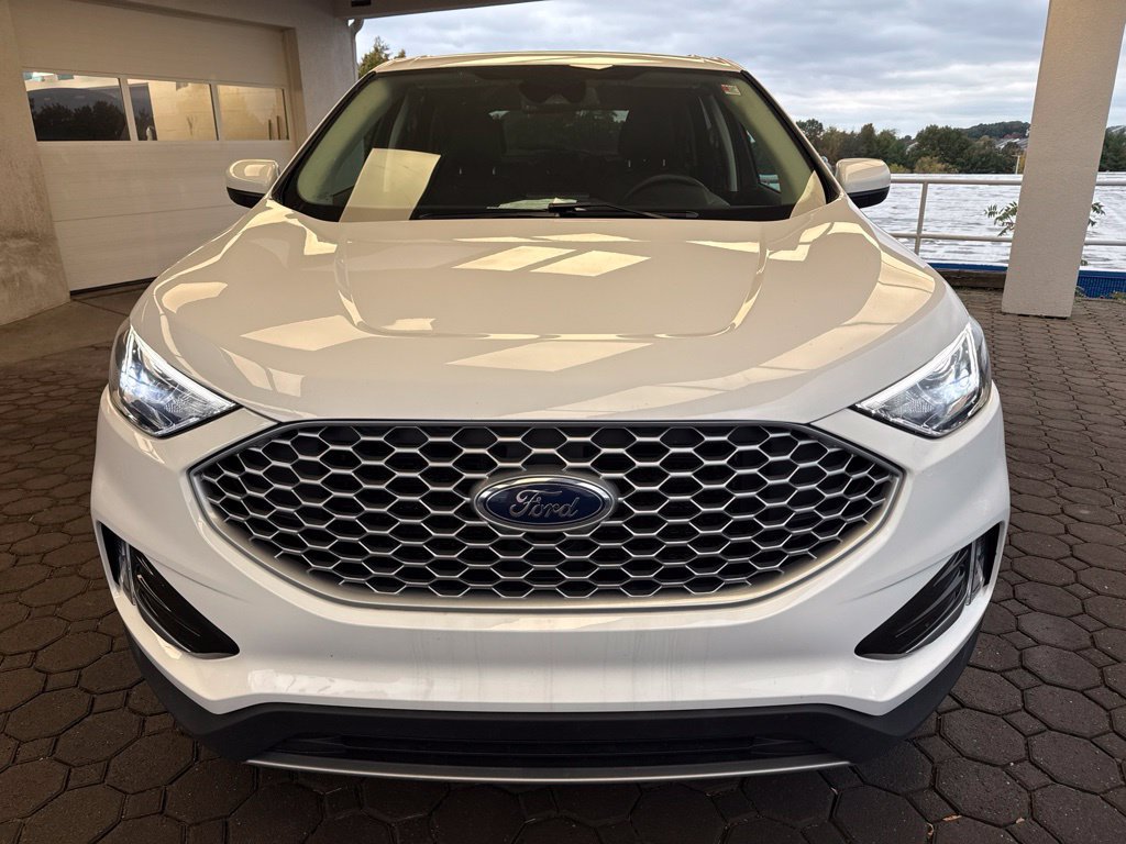 Used 2024 Ford Edge SEL w/ Convenience Package AWD/4WD image 2