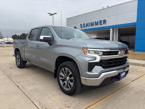 Used 2025 Chevrolet Silverado 1500 LT image 3