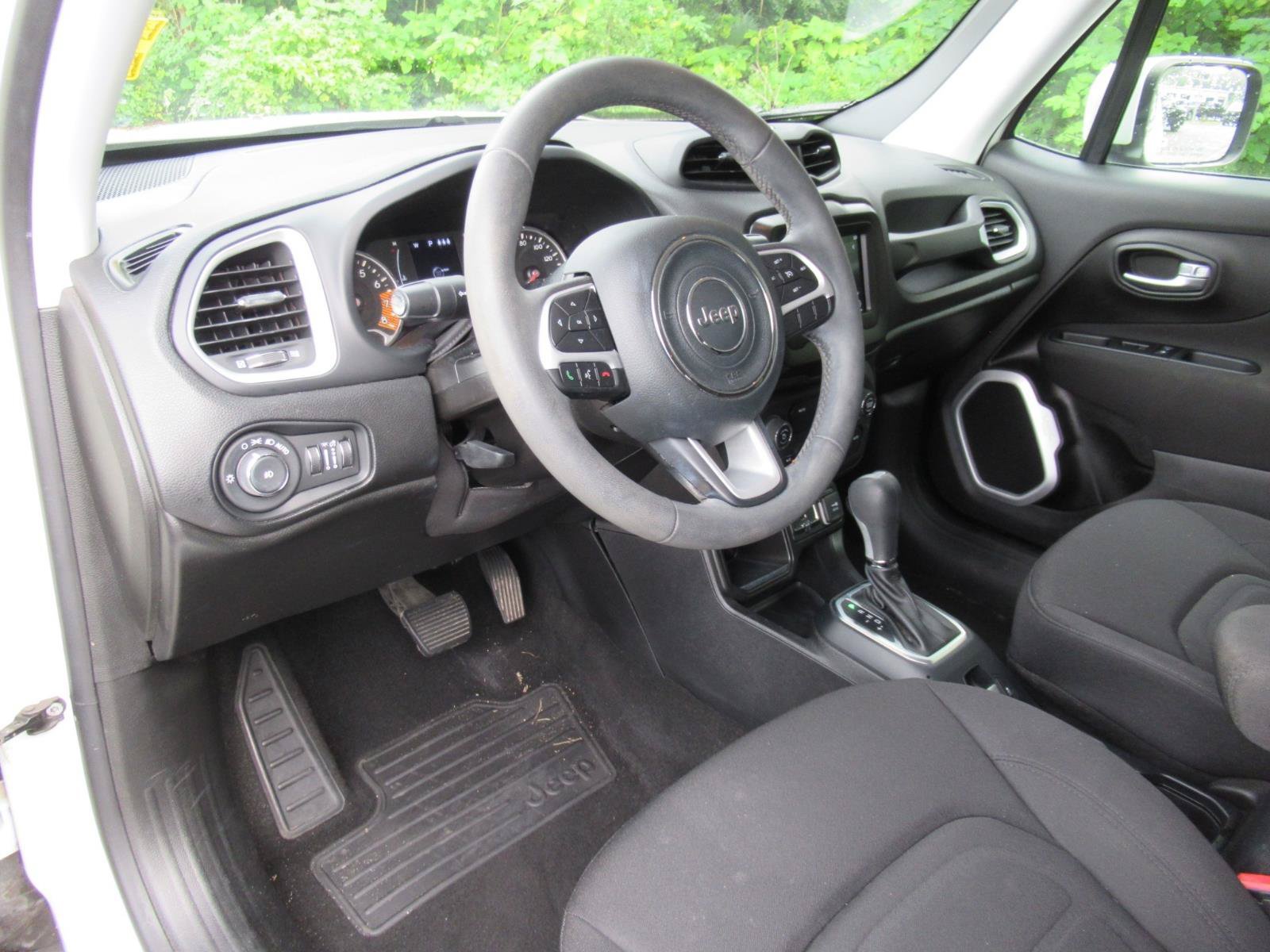 Used 2019 Jeep Renegade Latitude FWD image 17