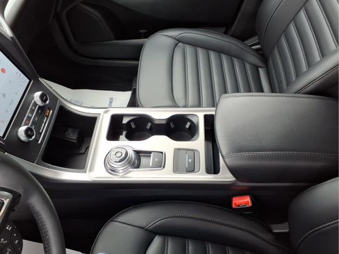 Used 2024 Ford Edge SEL w/ Convenience Package image 14