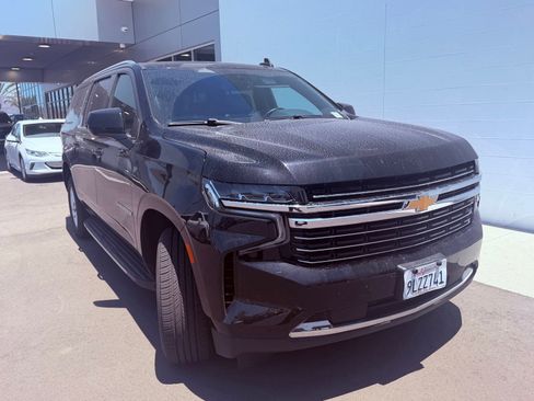 Used 2024 Chevrolet Suburban LT AWD/4WD image 2