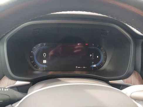 Used 2022 Volvo XC60 B5 Momentum w/ Advanced Package image 16