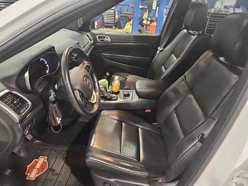 Used 2022 Jeep Grand Cherokee Limited w/ Tech Group AWD/4WD image 7