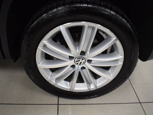 Used 2016 Volkswagen Tiguan SE image 8