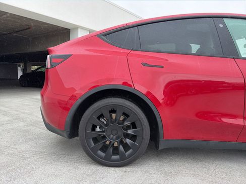 Used 2022 Tesla Model Y Long Range AWD/4WD image 5