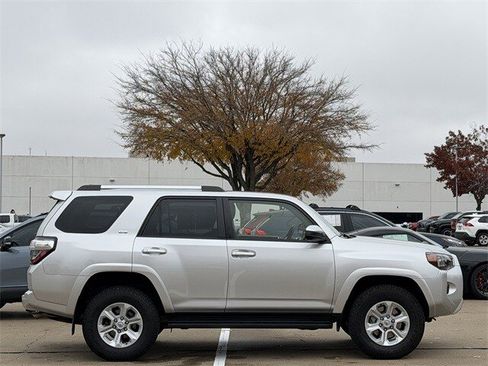 Used 2022 Toyota 4Runner SR5 image 3