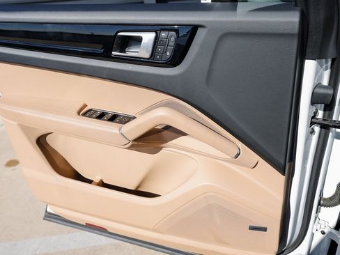 Certified 2022 Porsche Cayenne image 24