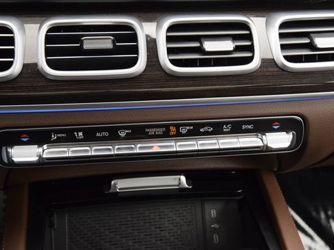 Used 2025 Mercedes-Benz GLS 450 4MATIC image 32