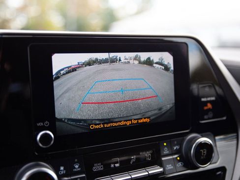 Used 2024 Toyota Highlander LE image 18