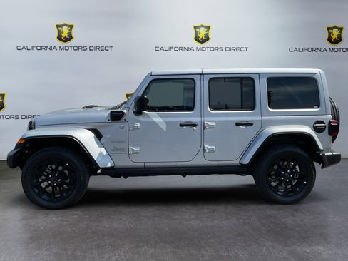 Used 2024 Jeep Wrangler Unlimited Sahara AWD/4WD image 8