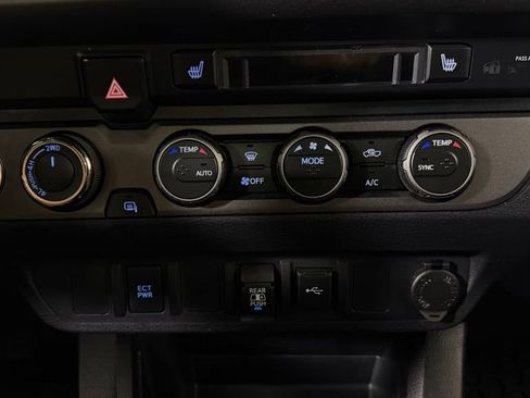 Used 2021 Toyota Tacoma TRD Sport AWD/4WD image 21