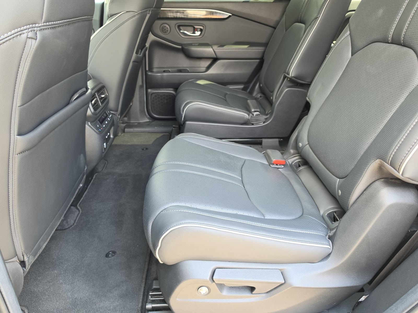 Used 2025 Honda Pilot Elite image 14