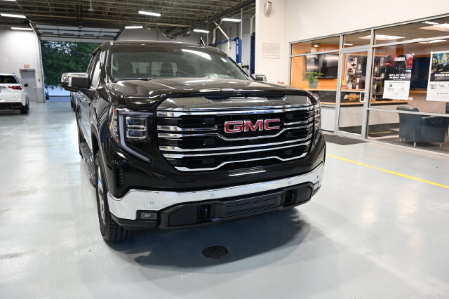 Used 2025 GMC Sierra 1500 SLT w/ SLT Premium Plus Package AWD/4WD image 3