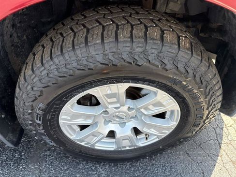 Used 2017 Nissan Titan SV AWD/4WD image 10