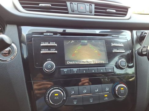 Used 2015 Nissan Rogue SV FWD image 13