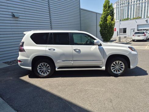 Used 2019 Lexus GX 460 Premium w/ Premium Package AWD/4WD image 2