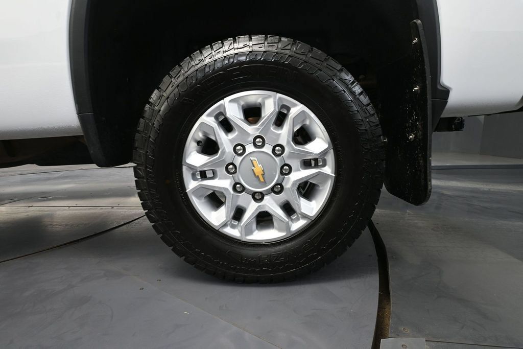 Used 2025 Chevrolet Silverado 3500 LT w/ Safety Package AWD/4WD image 10