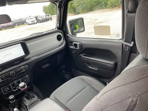 Used 2025 Jeep Wrangler Unlimited Sport AWD/4WD image 21