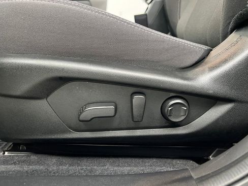 Used 2025 Subaru Crosstrek 2.0i Premium image 10