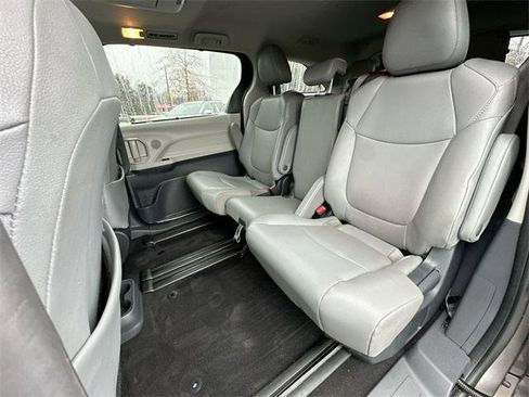 Certified 2024 Toyota Sienna XLE w/ XLE Plus Package image 23