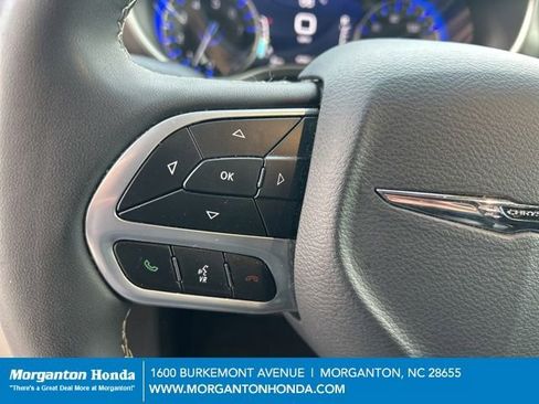 Used 2024 Chrysler Pacifica Touring-L FWD image 18