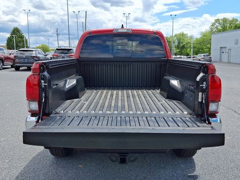 Certified 2022 Toyota Tacoma SR5 AWD/4WD image 26