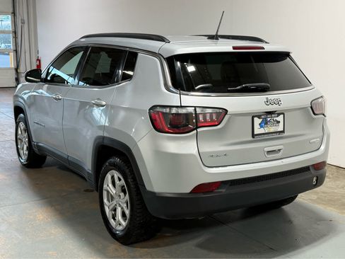 Used 2024 Jeep Compass Latitude AWD/4WD image 3