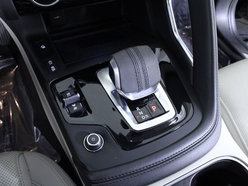 Used 2022 Jaguar E-PACE image 29