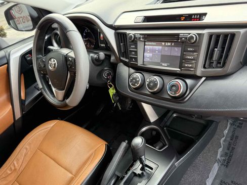 Used 2017 Toyota RAV4 LE FWD image 43