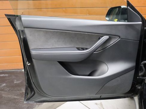 Used 2021 Tesla Model Y Long Range image 45