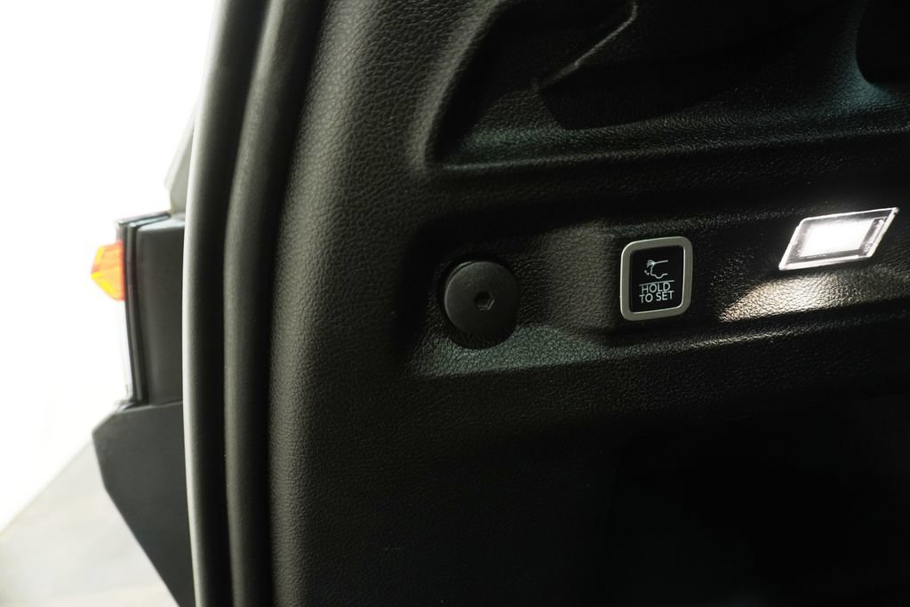 Used 2022 Jeep Grand Cherokee L Laredo w/ Luxury Tech Group I AWD/4WD image 8