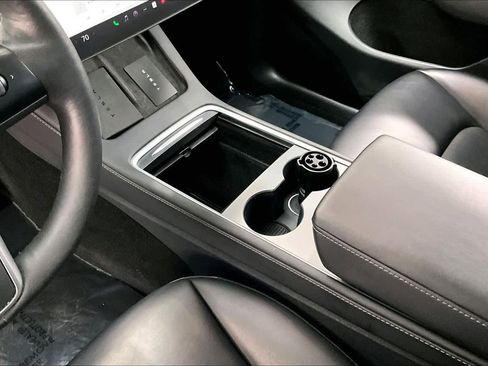 Used 2023 Tesla Model Y Performance image 20