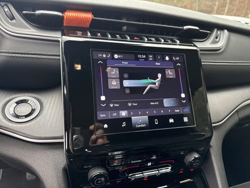 Used 2023 Jeep Grand Cherokee L Laredo image 28