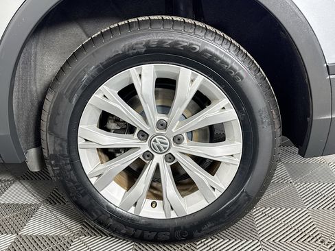 Used 2020 Volkswagen Tiguan S image 35