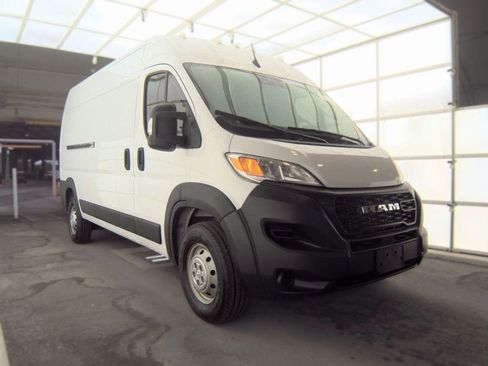 Used 2023 RAM ProMaster 2500 FWD image 3