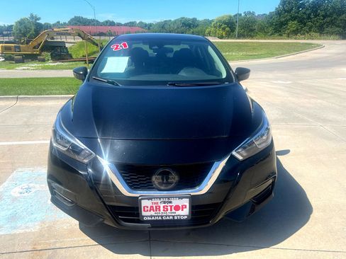 Used 2021 Nissan Versa SV image 3