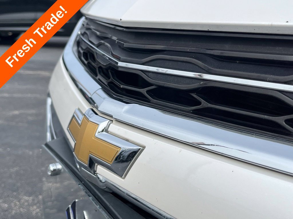 Used 2016 Chevrolet Malibu LT w/ Leather Package FWD image 3