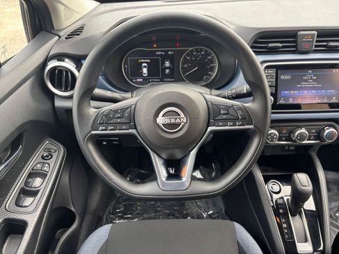 Used 2025 Nissan Versa SV image 31